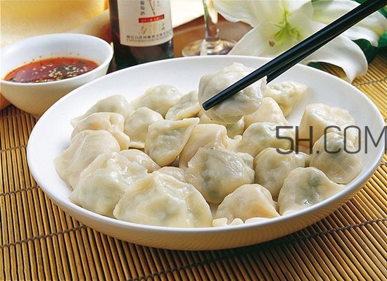 十個(gè)月的寶寶可以吃餃子嗎？寶寶吃什么餡的餃子好？