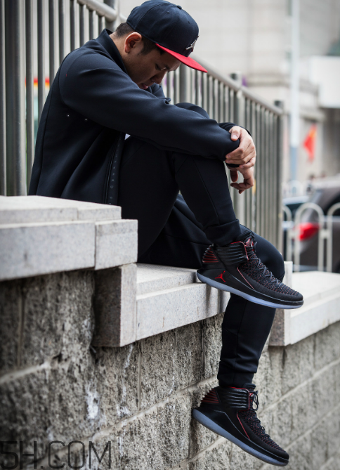 air jordan 32黑紅禁穿配色上腳效果怎么樣？
