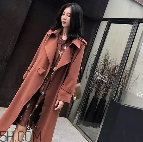焦糖色毛衣配什么外套？焦糖色毛衣配什么顏色外套好看