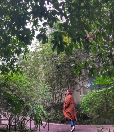 焦糖色大衣配什么顏色毛衣？焦糖色大衣毛衣搭配
