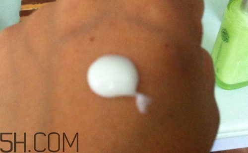 百雀羚乳液怎么打開？百雀羚乳液瓶蓋怎么開