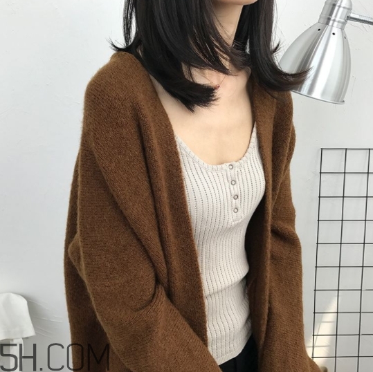焦糖色毛衣配什么顏色好看？焦糖色毛衣搭配圖片