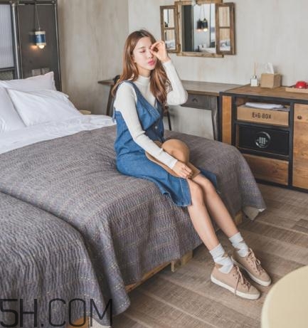 白色毛衣搭配什么裙子？白色毛衣搭配裙子圖片