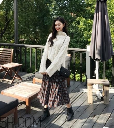 白色毛衣搭配什么裙子？白色毛衣搭配裙子圖片