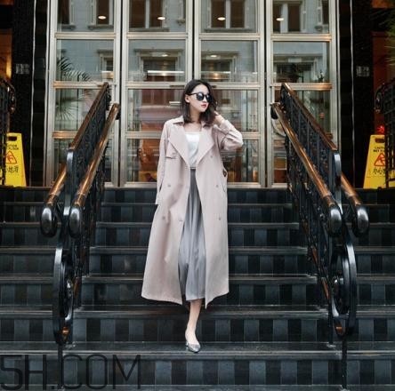 粉色衣服配什么顏色的褲子？粉色衣服搭配褲子圖片