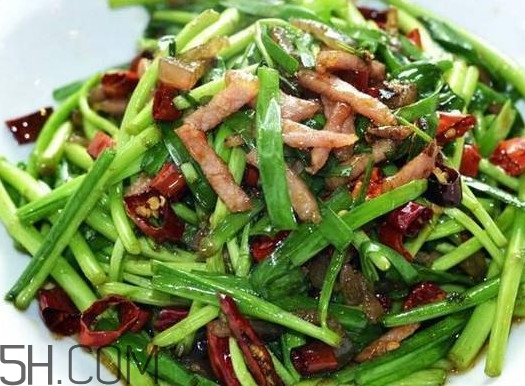 擇藜蒿手臟怎么洗？藜蒿和水芹菜的區(qū)別