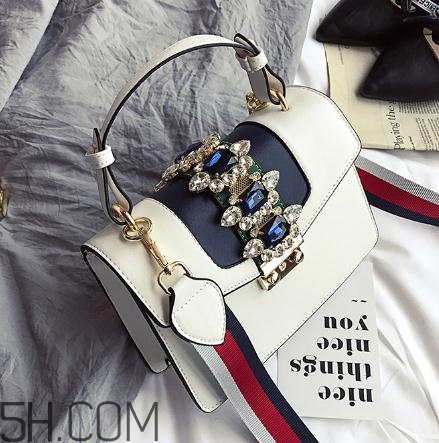 白色包包被衣服染色了怎么辦？白色包包染色怎么去除？
