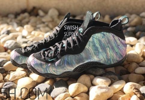 nike air foamposite one鮑魚噴實物什么樣？