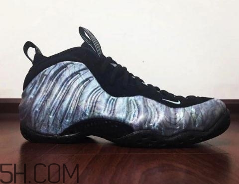nike air foamposite one鮑魚噴實物什么樣？