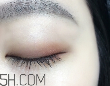 mua15色眼影盤(pán)怎么樣？mua15色眼影盤(pán)畫(huà)法步驟