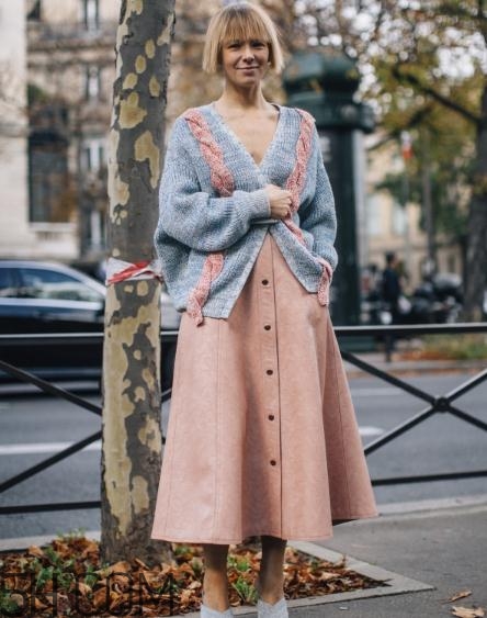 短發(fā)適合穿什么衣服？短發(fā)穿什么衣服好看？