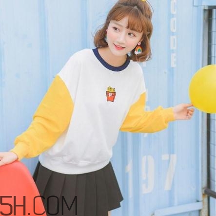 衛(wèi)衣搭配裙子好看嗎？衛(wèi)衣和裙子怎么搭配？