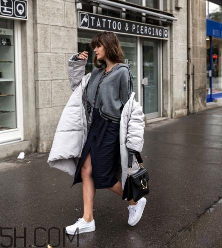 羽絨服配什么鞋子？羽絨服搭配鞋子圖片
