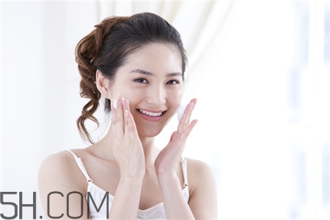 青春痘會長在頭皮上嗎？青春痘會長在屁股上嗎？