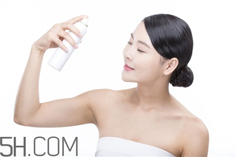 青春痘能用紅霉素軟膏嗎？青春痘能用蘆薈膠嗎？
