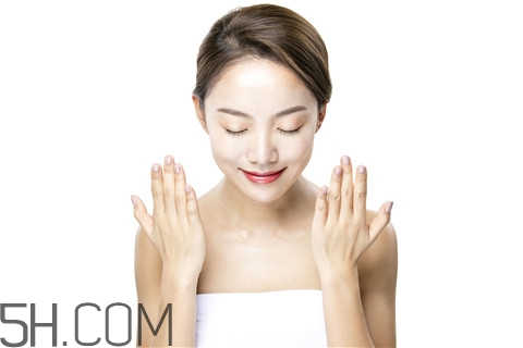 青春痘能用紅霉素軟膏嗎？青春痘能用蘆薈膠嗎？