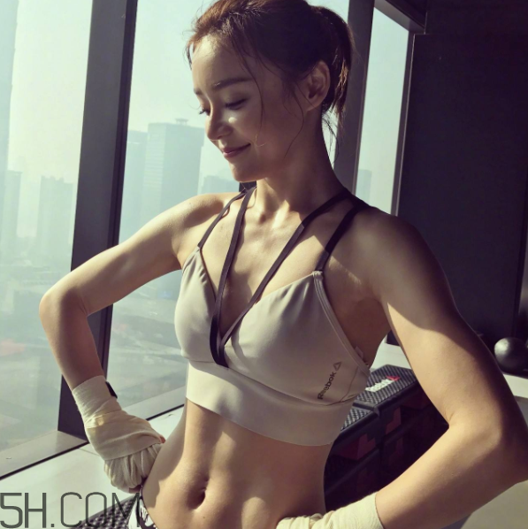 肚子上有肉可以練馬甲線嗎？女生怎么練馬甲線？