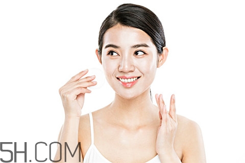 粉刺和黑頭的區(qū)別 粉刺和痤瘡一樣嗎？