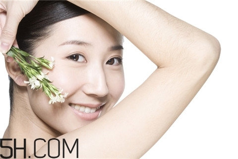 粉刺能用紅霉素軟膏嗎？粉刺擦蘆薈膠可以嗎？