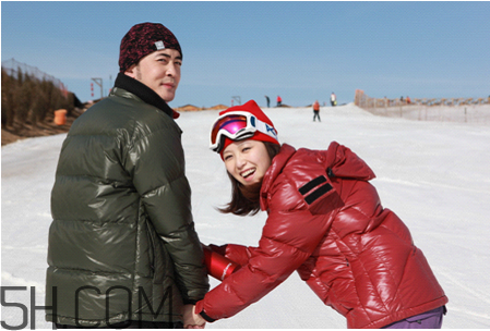 滑雪穿什么衣服比較好？滑雪鞋怎么穿？