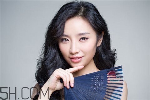 粉刺應(yīng)該擦什么藥膏？粉刺應(yīng)該用什么護(hù)膚品？