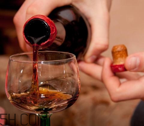 喝酒會引起尿酸偏高嗎？喝酒會引起尿毒癥嗎？