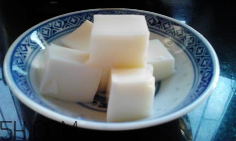 喝純牛奶喝多少合適？牛奶凍怎么做好吃？