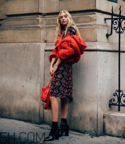 紅色羽絨服怎么搭配？紅色羽絨服搭配圖片