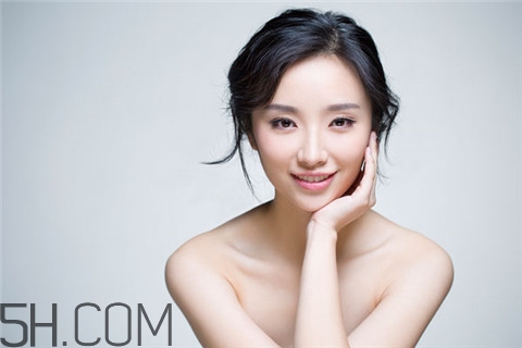 隆胸會(huì)得乳腺癌嗎？隆胸會(huì)不會(huì)影響月經(jīng)？