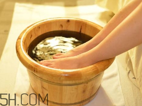 關(guān)節(jié)炎能泡溫泉嗎？關(guān)節(jié)炎能用熱水泡嗎？