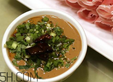 涮羊肉調(diào)料怎么調(diào)好吃？涮羊肉的麻醬怎么調(diào)？