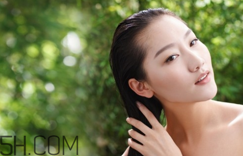 不同發(fā)質(zhì)使用哪種精油好？護發(fā)素和護發(fā)精油的區(qū)別