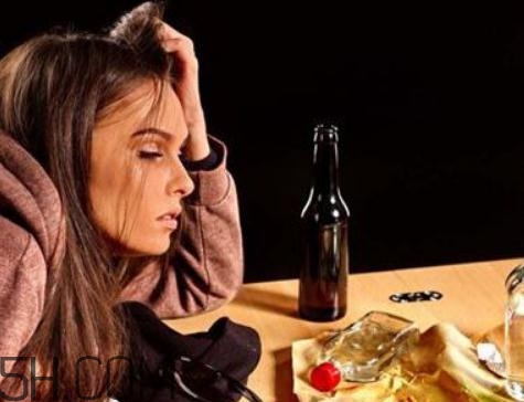 酒精肝是什么引起的？酒精肝是喝酒喝的嗎？