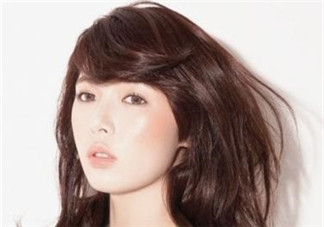 發(fā)膜和彈力素有什么區(qū)別？發(fā)膜和護發(fā)素要同時用嗎？
