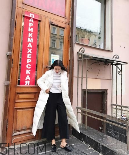 白色羽絨服配什么鞋子？白色羽絨服搭配鞋子圖片