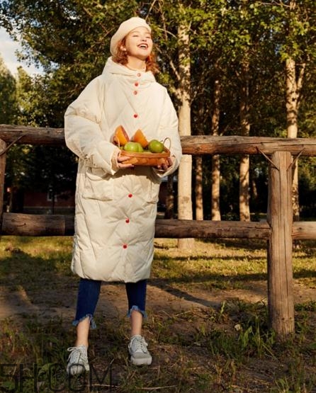 白色羽絨服配什么鞋子？白色羽絨服搭配鞋子圖片