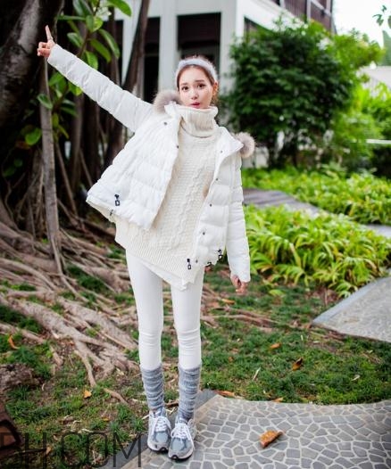 白色羽絨服配什么褲子？白色羽絨服搭配褲子圖片