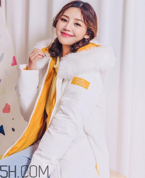 白色羽絨服發(fā)黃怎么洗白？白色羽絨服染色怎么能去掉？