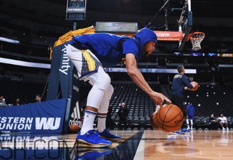 under armour curry 4 low勇士隊(duì)藍(lán)金配色會發(fā)售嗎？