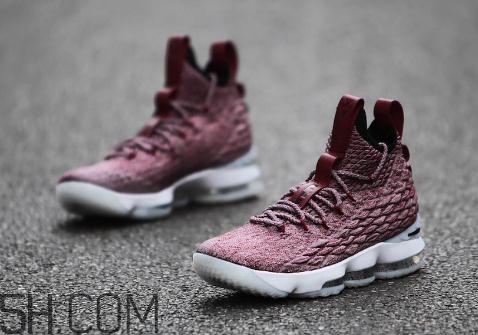 nike lebron 15 wine紅酒配色發(fā)售時間_多少錢？