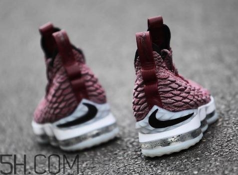 nike lebron 15 wine紅酒配色發(fā)售時間_多少錢？