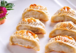煎餃是先煮熟還是蒸熟？煎餃和鍋貼有什么區(qū)別