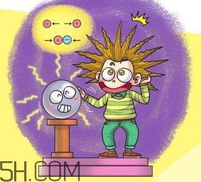 觸電是電流還是電壓？為何冬季手摸金屬會有觸電的感覺