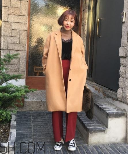 駝色內(nèi)搭配什么外套？駝色內(nèi)搭怎么搭配外套？