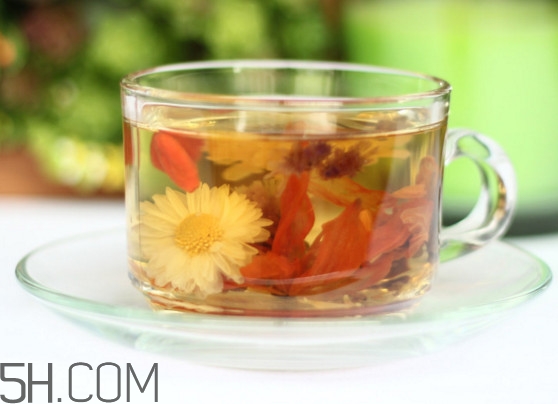 天氣干燥煲什么湯喝最好？氣候干燥喝什么茶好