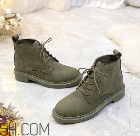 翻毛皮鞋弄上油怎么辦？翻毛皮鞋上的油漬怎么清洗？