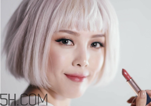 女生怎樣學(xué)會(huì)快速化妝？新手化妝需要的基本用品