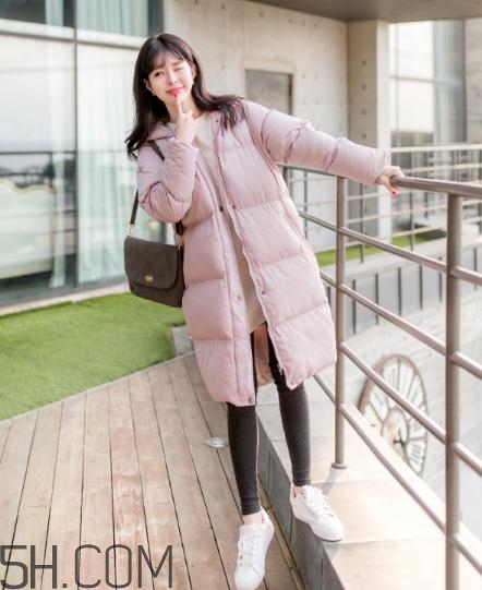 粉色羽絨服怎么搭配？粉色羽絨服搭配圖片