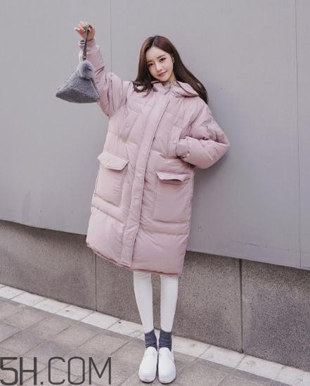 粉色羽絨服怎么搭配？粉色羽絨服搭配圖片