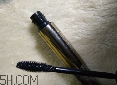 卡姿蘭睫毛膏和火烈鳥(niǎo)睫毛膏哪個(gè)好？對(duì)比